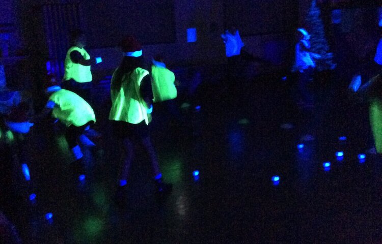 Image of Class 4 Christmas, glow-in-the-dark dodgeball