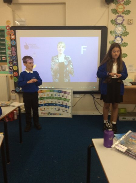 Image of Class 3 Learn Sign Language!